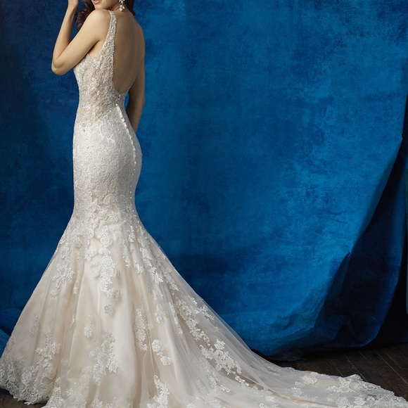 BRAND NEW WEDDING DRESS - Picture 4 of 4